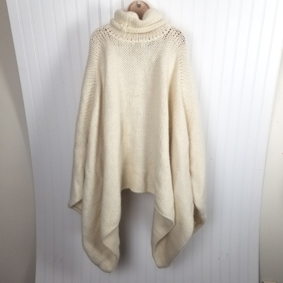 Gleneden Merino Wool Thick Knit Poncho Quiet Luxury Cream Turtle Neck Cottagecor - Picture 4 of 7